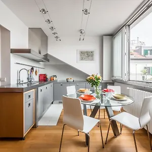 https://the-orange-attic.italymilanhotels.net
